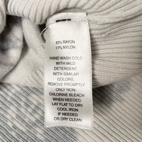 WHBM floral snap front cardigan - Picture 6 of 8